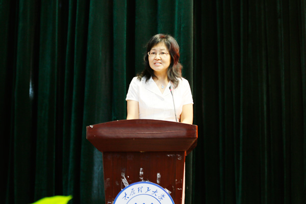 我院举行2013届毕业生毕业典礼暨学位授予大会