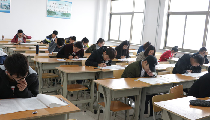 我院学霸工作坊成功举办四级模拟考试 我院学霸工作坊成功举办四级模拟考试