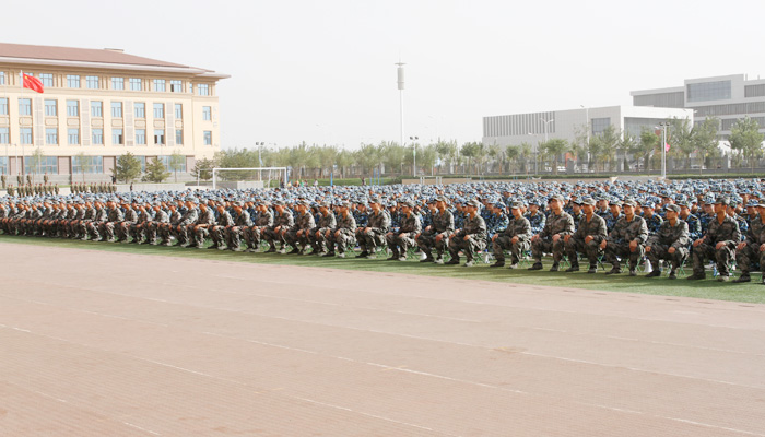 我院隆重举行2013级新生开学典礼暨军训动员大会 我院隆重举行2013级新生开学典礼暨军训动员大会