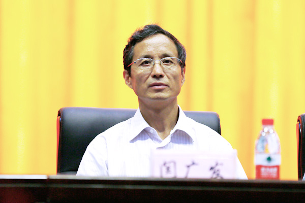 我院举行2013届毕业生毕业典礼暨学位授予大会