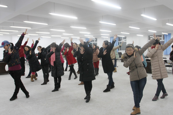 我院工会举办教工全健排舞培训 我院工会举办教工全健排舞培训