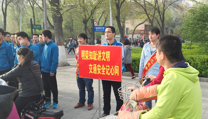 我院开展文明交通主题宣传教育服务活动 我院开展文明交通主题宣传教育服务活动