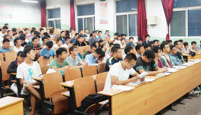 院学工部对2013级班长进行专题培训 院学工部对2013级班长进行专题培训