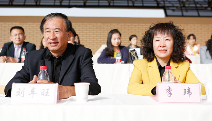 我院隆重举行2013级新生开学典礼暨军训动员大会 我院隆重举行2013级新生开学典礼暨军训动员大会