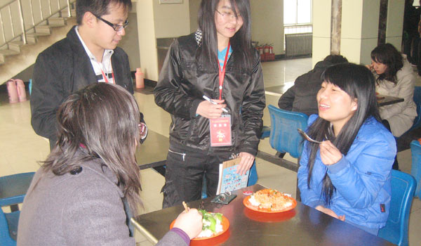 院学生会组织生活部人员对我院食堂进行检查 院学生会组织生活部人员对我院食堂进行检查