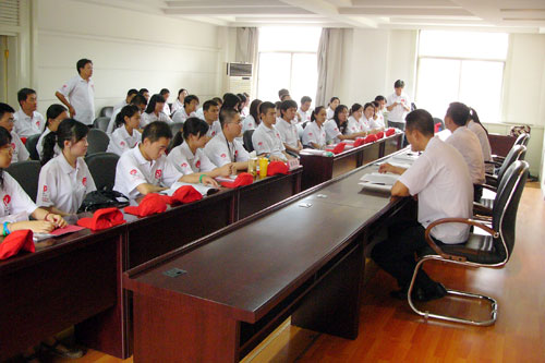 我院崔博、路一丁同学昨随山西省2008北京奥运会百名志愿者服务队出征 我院崔博、路一丁同学昨随山西省2008北京奥运会百名志愿者服务队出征