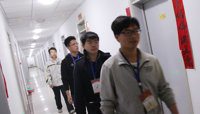 我院公寓中心、自管会积极做好检修停水期间学生服务 我院公寓中心、自管会积极做好检修停水期间学生服务