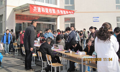 我院与44118太阳成城集团长风服务中心等四单位联合开展“和谐、健康、安全、节约”宣传教育及签名活动 我院与44118太阳成城集团长风服务中心等四单位联合开展“和谐、健康、安全、节约”宣传教育及签名活动