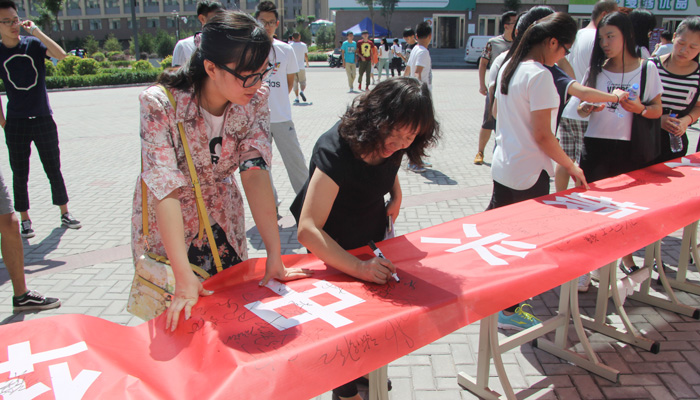 我院组织学生集体收看抗战胜利70周年阅兵式直播 我院组织学生集体收看抗战胜利70周年阅兵式直播