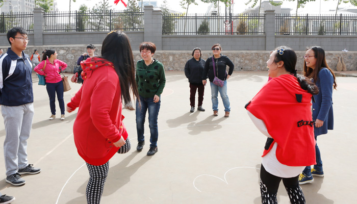我院在明向校区成功举办2014年教职工健身体育活动 我院在明向校区成功举办2014年教职工健身体育活动