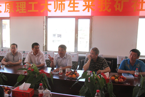 校党委副书记张惠元一行四人慰问我院暑期社会实践队员 校党委副书记张惠元一行四人慰问我院暑期社会实践队员