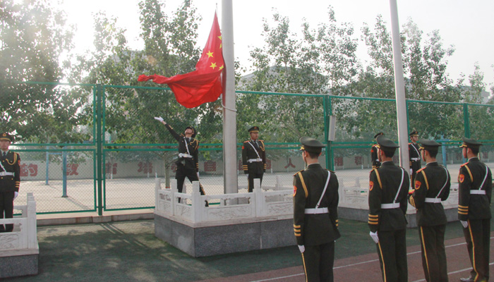 我院国旗护卫队执行孝义市中小学生田径运动会升旗任务 我院国旗护卫队执行孝义市中小学生田径运动会升旗任务