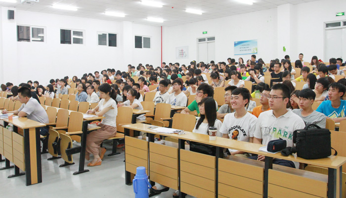 刘车旺副院长为12级入党积极分子做讲座 刘车旺副院长为12级入党积极分子做讲座