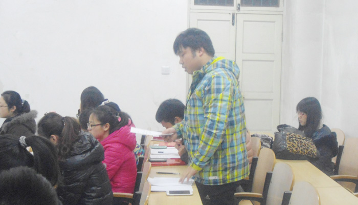 我院第三学生党总支召开教育实践活动专题组织生活会 我院第三学生党总支召开教育实践活动专题组织生活会