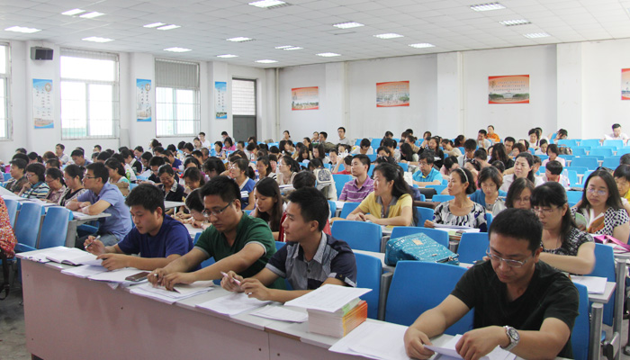 44118太阳成城集团召开2013-2014学年第一学期全体班主任大会 44118太阳成城集团召开2013-2014学年第一学期全体班主任大会