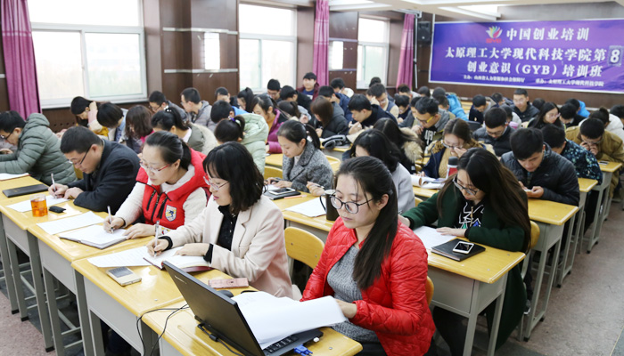 我院虎峪校区召开学习十八届六中全会精神报告会 我院虎峪校区召开学习十八届六中全会精神报告会