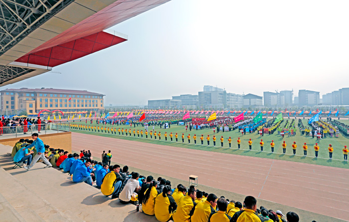 我院举行2012级新生田径运动会 我院举行2012级新生田径运动会