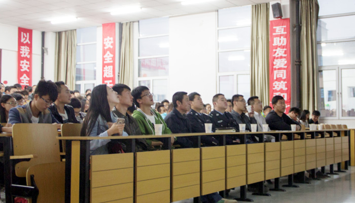 明向校区举办安全知识讲座 明向校区举办安全知识讲座