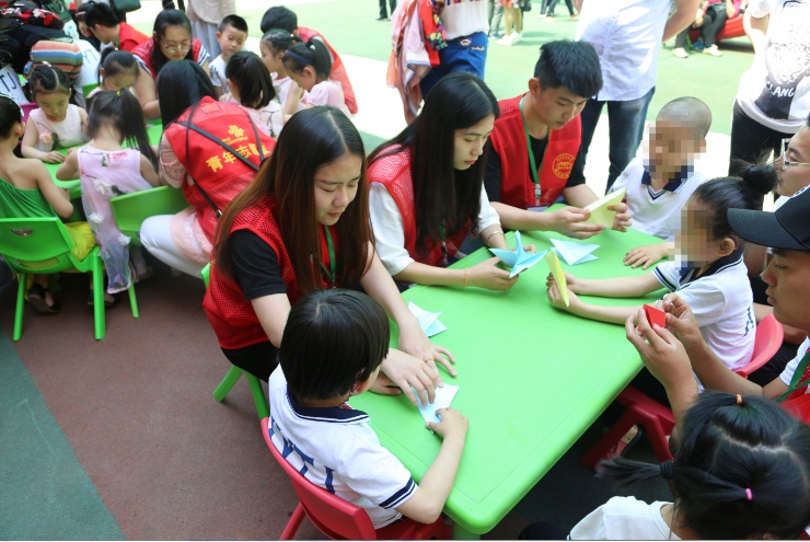 我院大学生参加心系残障儿童志愿服务活动 我院大学生参加心系残障儿童志愿服务活动