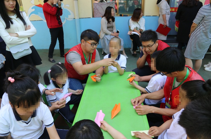 我院大学生参加心系残障儿童志愿服务活动 我院大学生参加心系残障儿童志愿服务活动