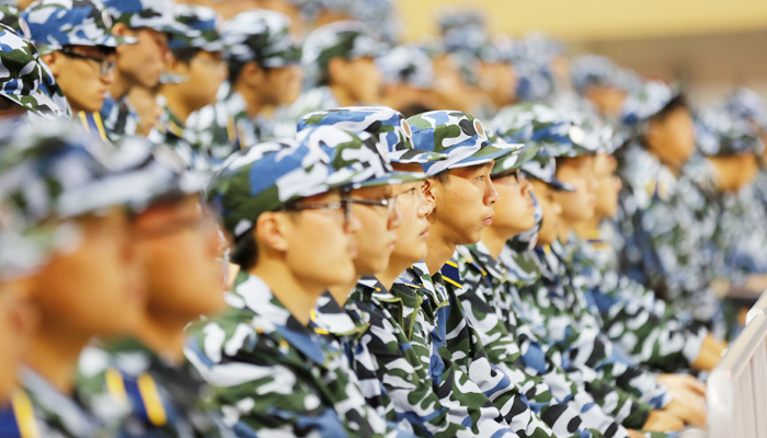 我院隆重举行2014级新生开学典礼暨军训动员大会 我院隆重举行2014级新生开学典礼暨军训动员大会
