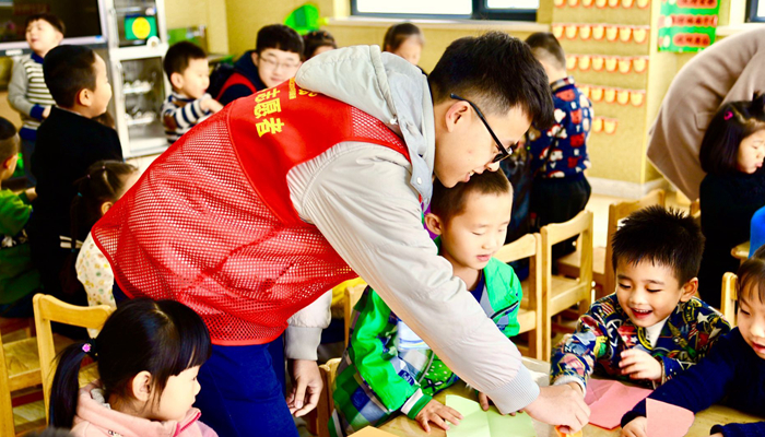 我院志愿者开展学雷锋系列活动——让笑托起幸福梦 我院志愿者开展学雷锋系列活动——让笑托起幸福梦