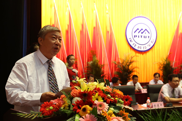 我院举行2012届毕业生毕业典礼