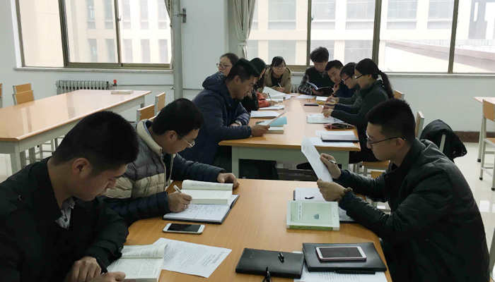 我院学工党支部召开学习贯彻落实党的十八届五中全会精神专题学习会 我院学工党支部召开学习贯彻落实党的十八届五中全会精神专题学习会