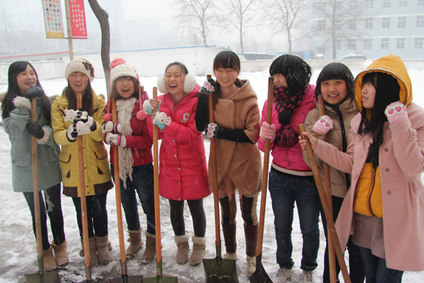 热情融化冰雪,温情充满校园 热情融化冰雪,温情充满校园