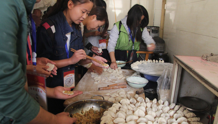 我院学子九九重阳节开展敬老爱老志愿服务 我院学子九九重阳节开展敬老爱老志愿服务