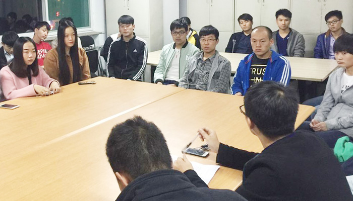 第三学生党总支召开“讲道德、有品行”专题讨论 第三学生党总支召开“讲道德、有品行”专题讨论