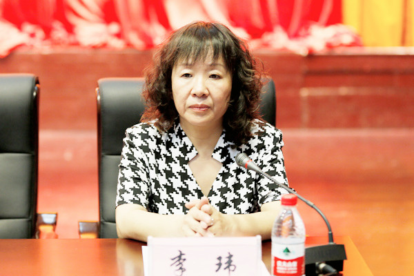 我院举行2013届毕业生毕业典礼暨学位授予大会