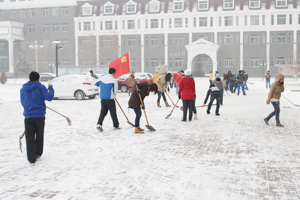 晋中校区自律委午间除雪 晋中校区自律委午间除雪