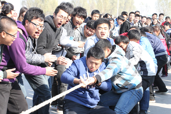 我院第八届纪念“一二•九运动”主题拔河比赛开幕 我院第八届纪念“一二•九运动”主题拔河比赛开幕