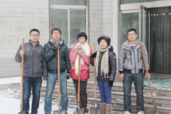 热情融化冰雪,温情充满校园 热情融化冰雪,温情充满校园