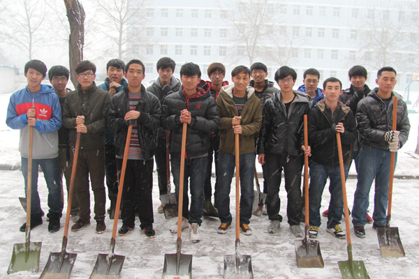 热情融化冰雪,温情充满校园 热情融化冰雪,温情充满校园