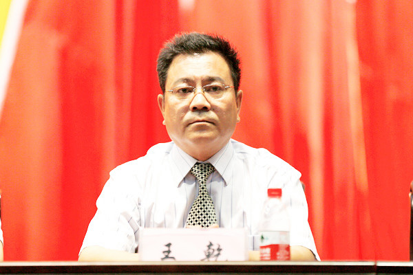 我院举行2013届毕业生毕业典礼暨学位授予大会