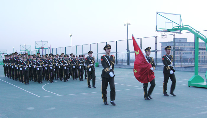我院在孝义校区举行新学期升国旗仪式 我院在孝义校区举行新学期升国旗仪式