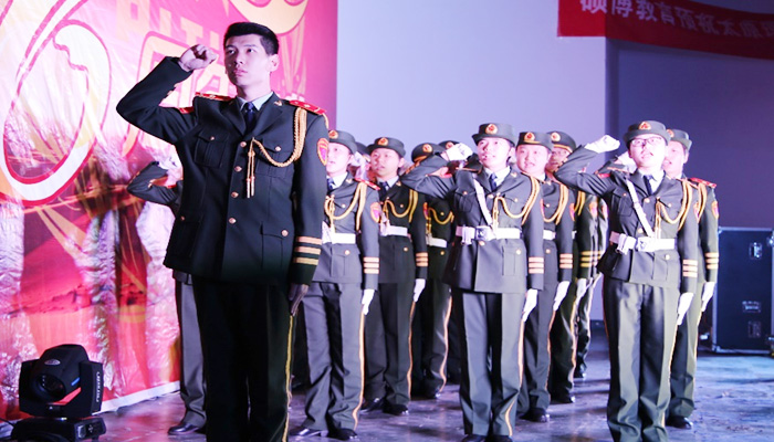 我院国旗护卫队举办建队八周年庆典活动 我院国旗护卫队举办建队八周年庆典活动