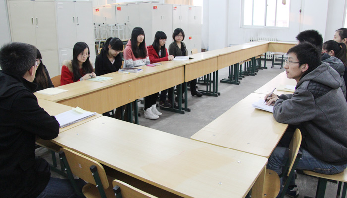 44118太阳成城集团召开勤工助学学生代表座谈会 44118太阳成城集团召开勤工助学学生代表座谈会