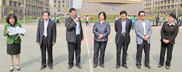 我院在明向校区举办2013年教职工趣味运动会 我院在明向校区举办2013年教职工趣味运动会