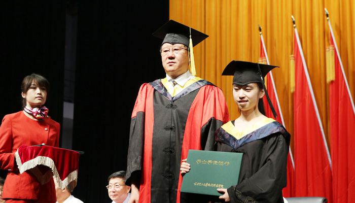 我院隆重举行2015届毕业生毕业典礼暨学位授予大会 我院隆重举行2015届毕业生毕业典礼暨学位授予大会