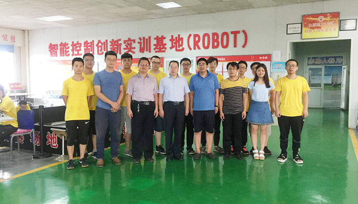 院领导亲切慰问我院暑期科技实践团队 院领导亲切慰问我院暑期科技实践团队