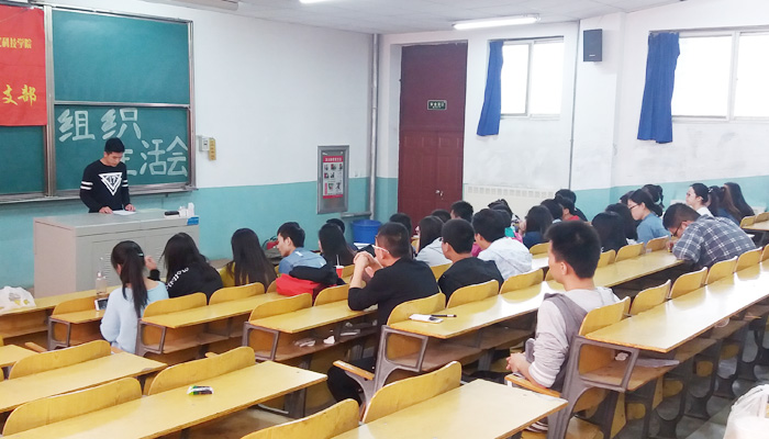 第一学生党总支召开专题学习会 第一学生党总支召开专题学习会