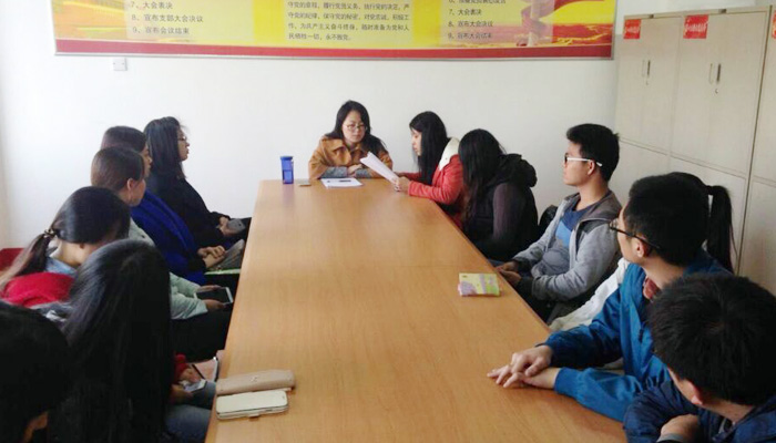 各学生党总支召开《山西省高等学校发展学生党员工作实施细则》专题学习会 各学生党总支召开《山西省高等学校发展学生党员工作实施细则》专题学习会