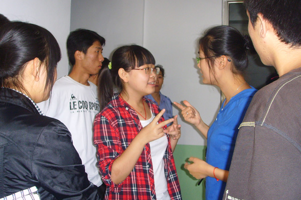 【2011迎新】我院迎新志愿者报到组为新生开学做准备 【2011迎新】我院迎新志愿者报到组为新生开学做准备