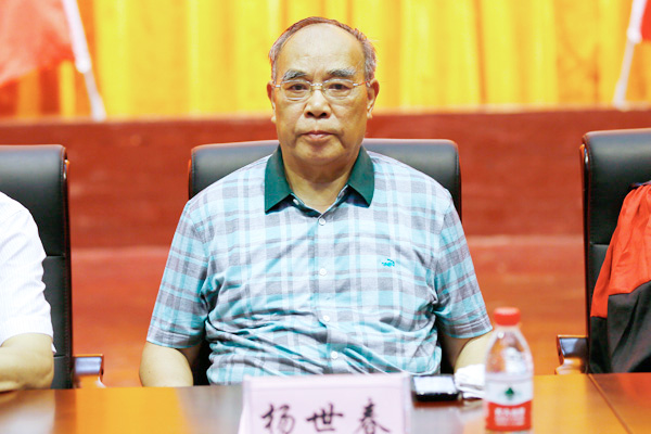 我院举行2013届毕业生毕业典礼暨学位授予大会