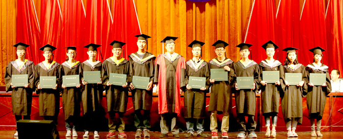 我院隆重举行2014届毕业生毕业典礼暨学位授予大会