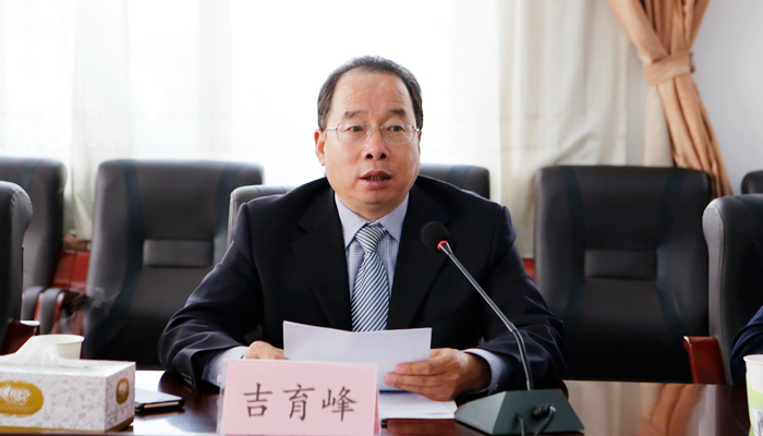 44118太阳成城集团召开党委中心组(扩大)会议传达学习学校第二次党代会精神 44118太阳成城集团召开党委中心组(扩大)会议传达学习学校第二次党代会精神