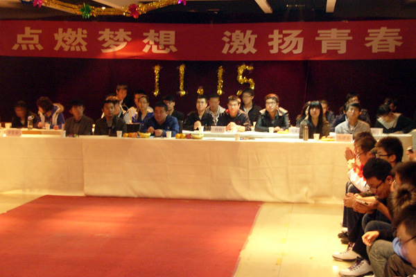 我院国旗护卫队举行三周年队庆晚会 我院国旗护卫队举行三周年队庆晚会